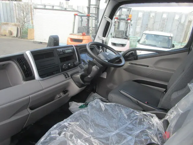 三菱 キャンター 2RG-FBA60(2WD)の写真17