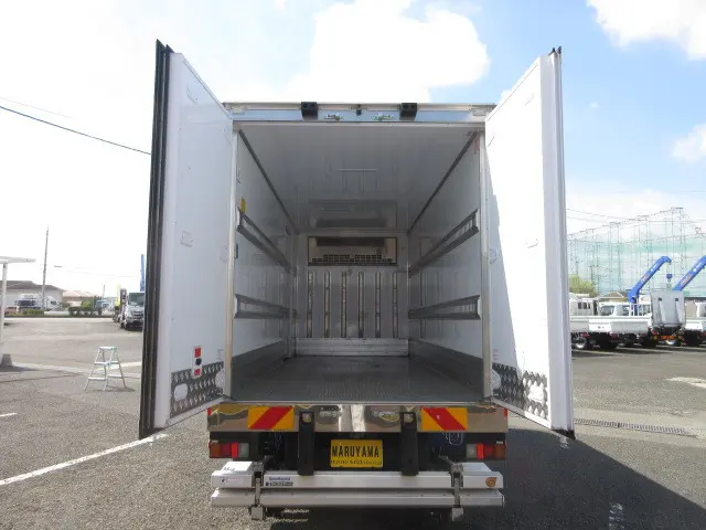 三菱 キャンター 2RG-FEAV0(2WD)の写真8