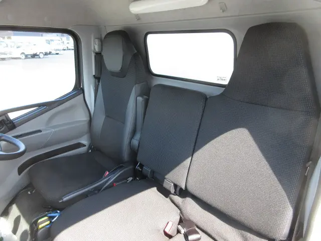 三菱 キャンター 2RG-FEAV0(2WD)の写真19