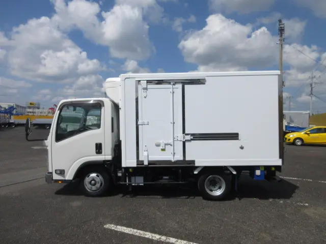 いすゞ エルフ 2RG-NLR88AN(2WD)の写真5
