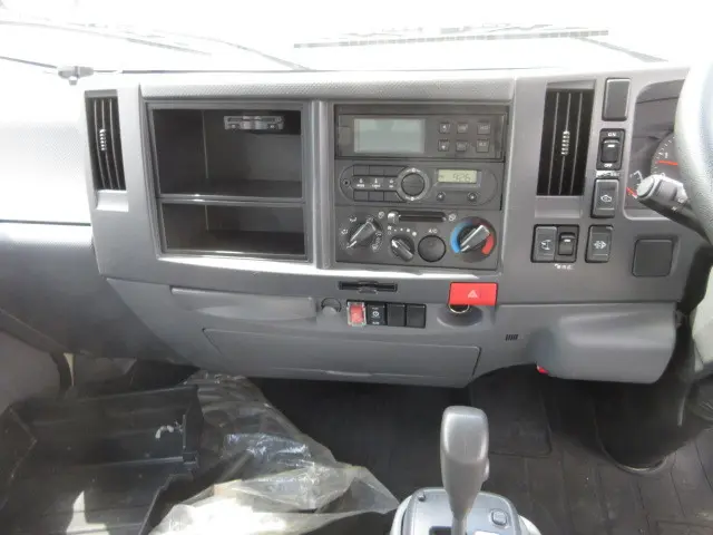 いすゞ エルフ 2RG-NLR88AN(2WD)の写真15