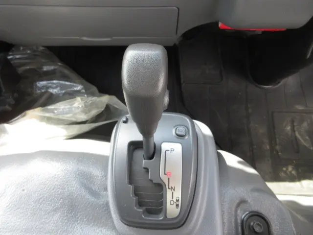 いすゞ エルフ 2RG-NLR88AN(2WD)の写真16