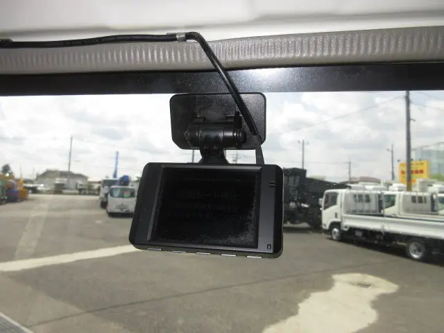 いすゞ エルフ 2RG-NLR88AN(2WD)の写真17