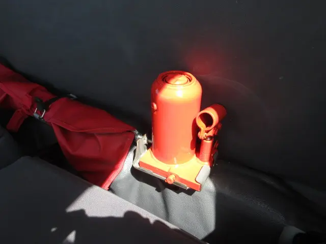 いすゞ エルフ 2RG-NLR88AN(2WD)の写真20