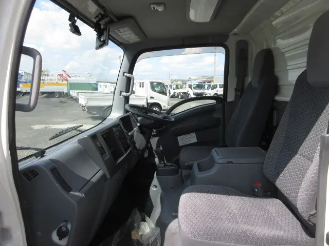 いすゞ エルフ 2RG-NLR88AN(2WD)の写真21