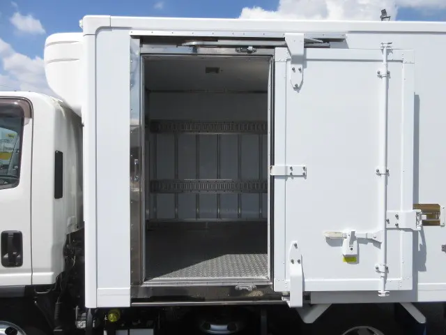 いすゞ エルフ 2RG-NLR88AN(2WD)の写真40