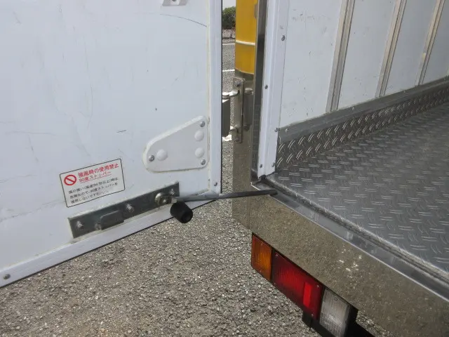 いすゞ エルフ 2RG-NLR88AN(2WD)の写真46