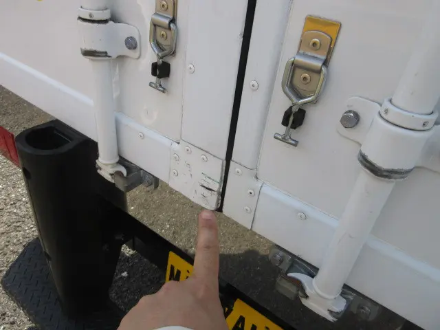 いすゞ エルフ 2RG-NLR88AN(2WD)の写真50