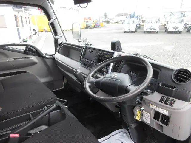 三菱 キャンター 2PG-FEB80(2WD)の写真17