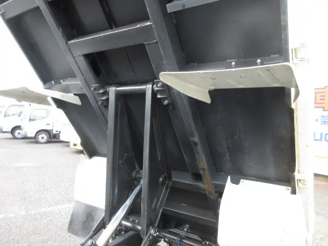 いすゞ エルフ 2RG-NKR88AT(2WD)の写真23