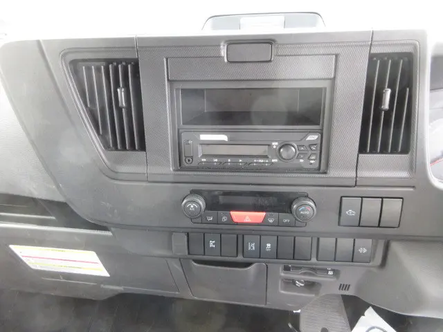 いすゞ エルフ 2RG-NKR88AT(2WD)の写真32