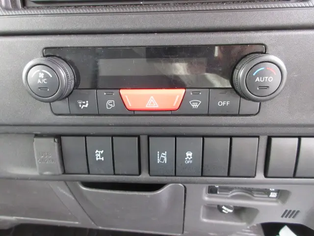 いすゞ エルフ 2RG-NKR88AT(2WD)の写真35