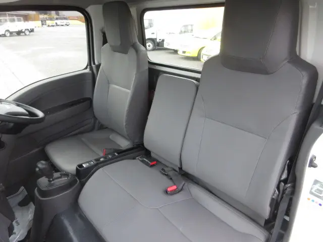 いすゞ エルフ 2RG-NKR88AT(2WD)の写真38