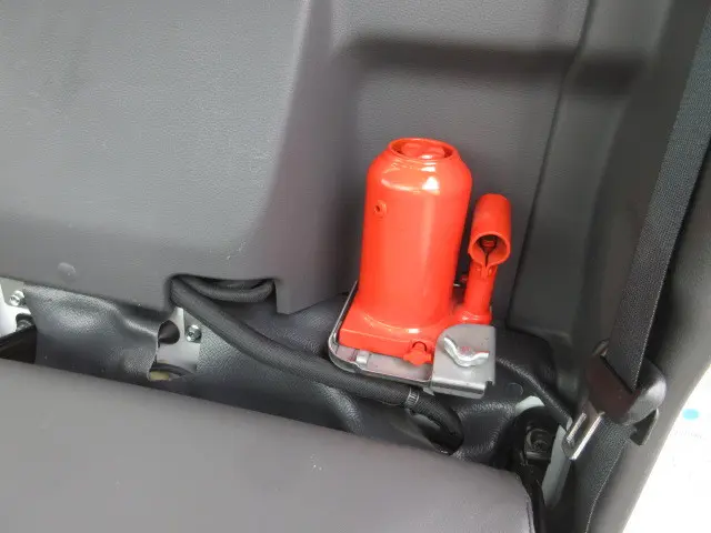 いすゞ エルフ 2RG-NKR88AT(2WD)の写真39