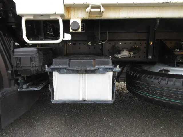 いすゞ エルフ 2RG-NKR88AT(2WD)の写真45