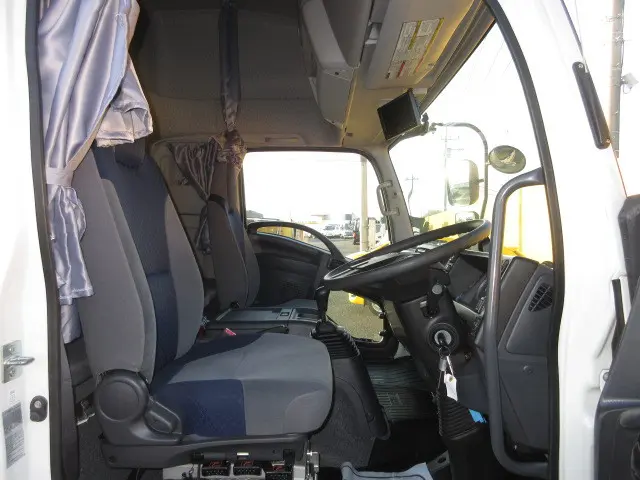 いすゞ フォワード 2RG-FRR90T2(2WD)の写真13