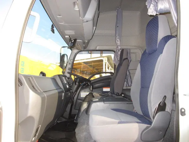 いすゞ フォワード 2RG-FRR90T2(2WD)の写真28