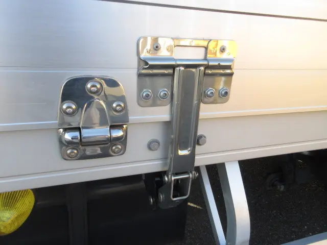 いすゞ フォワード 2RG-FRR90T2(2WD)の写真30