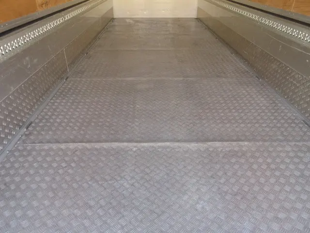 いすゞ フォワード 2RG-FRR90T2(2WD)の写真37