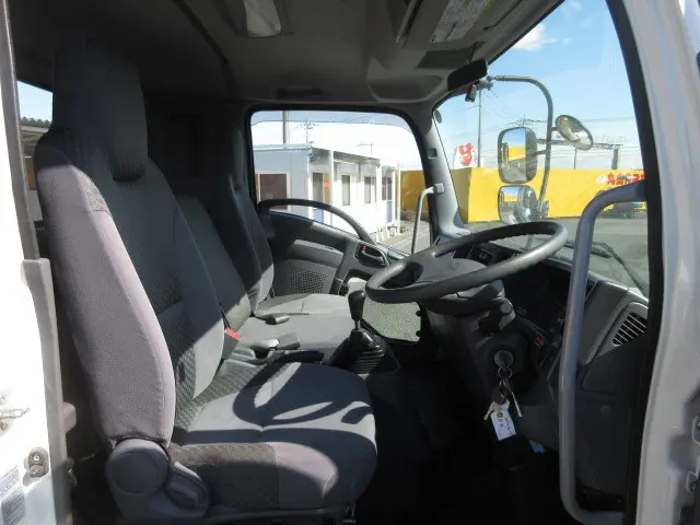 いすゞ フォワード 2RG-FRR90S2(2WD)の写真14