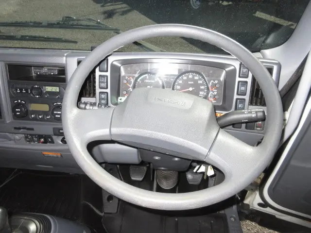 いすゞ フォワード 2RG-FRR90S2(2WD)の写真15