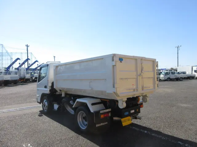 三菱 キャンター 2RG-FEAV0(2WD)の写真3