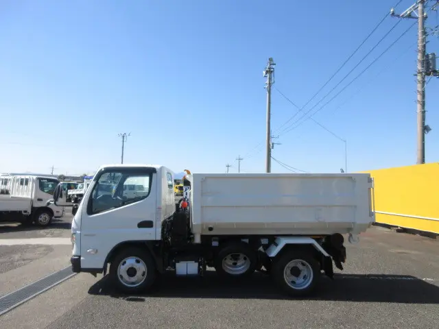 三菱 キャンター 2RG-FEAV0(2WD)の写真5