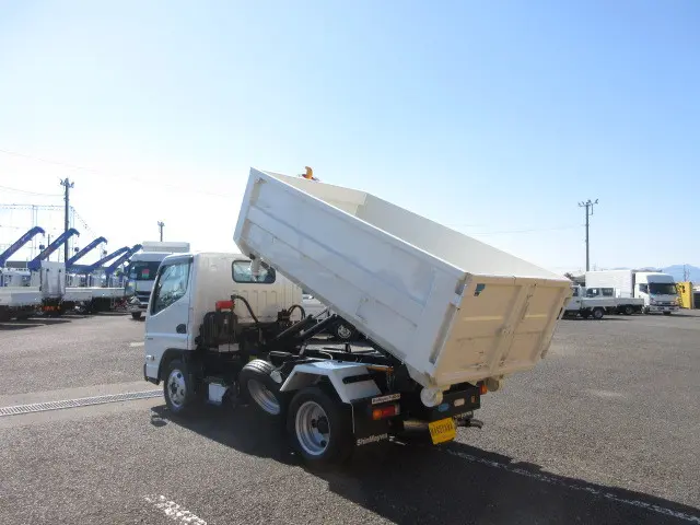 三菱 キャンター 2RG-FEAV0(2WD)の写真14