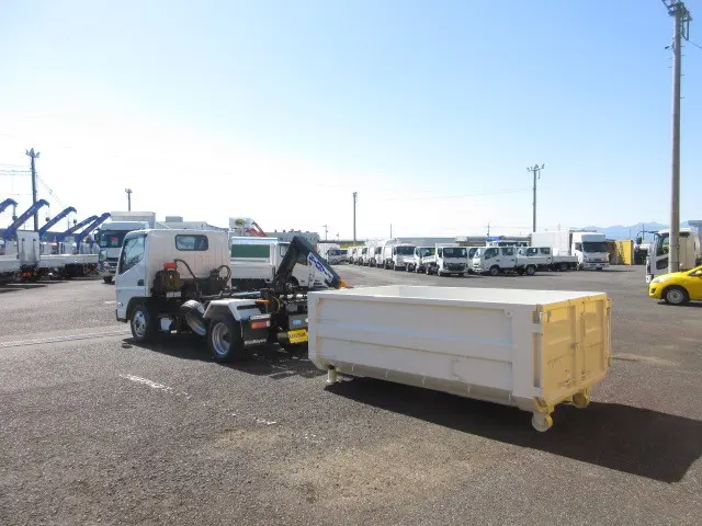 三菱 キャンター 2RG-FEAV0(2WD)の写真18