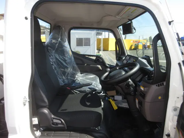 三菱 キャンター 2RG-FEAV0(2WD)の写真23