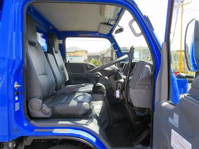 いすゞ エルフ 2RG-NKR88AD(2WD)の写真13