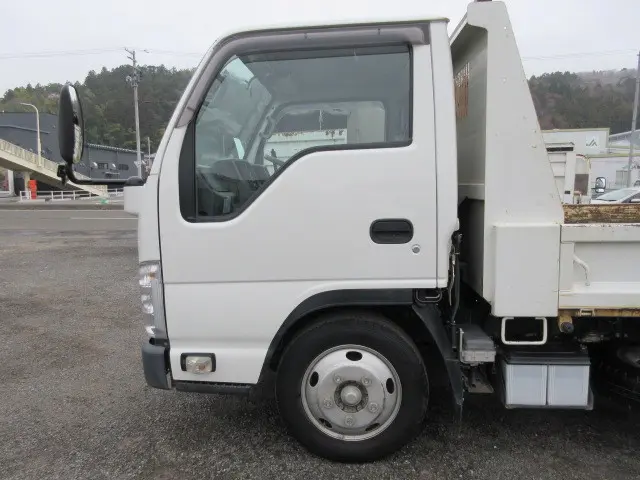 いすゞ エルフ TPG-NJR85AD(2WD)の写真36