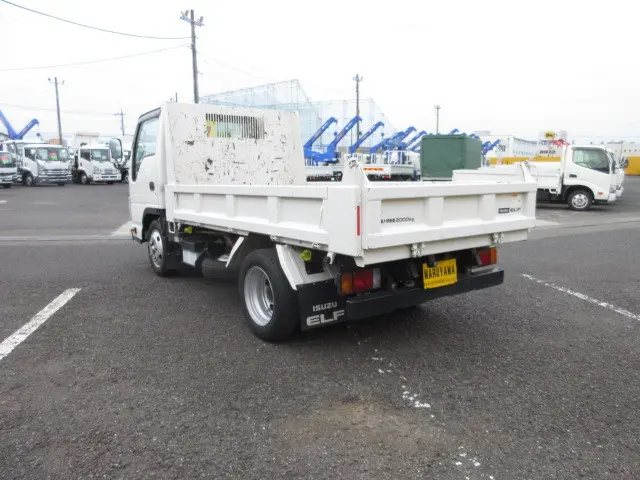 いすゞ エルフ 2RG-NJR88AD(2WD)の写真3