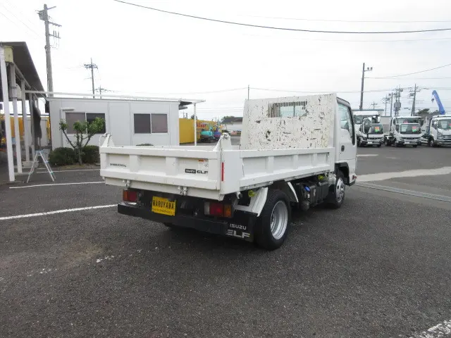 いすゞ エルフ 2RG-NJR88AD(2WD)の写真4
