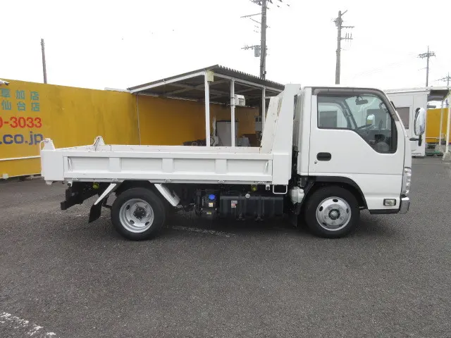 いすゞ エルフ 2RG-NJR88AD(2WD)の写真6