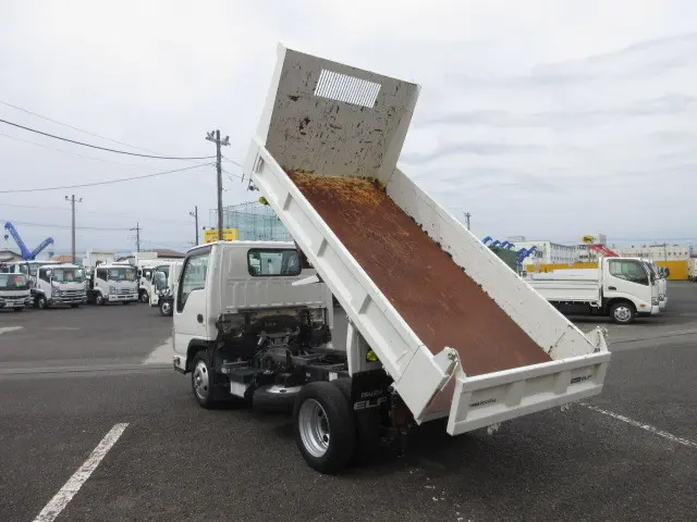 いすゞ エルフ 2RG-NJR88AD(2WD)の写真9