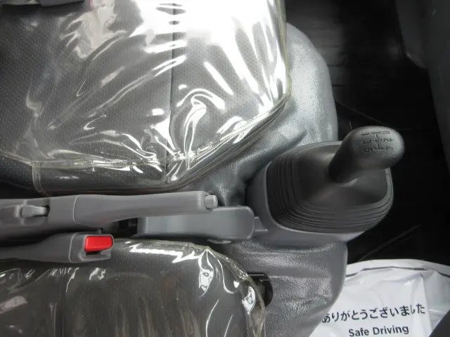 いすゞ エルフ 2RG-NJR88AD(2WD)の写真24