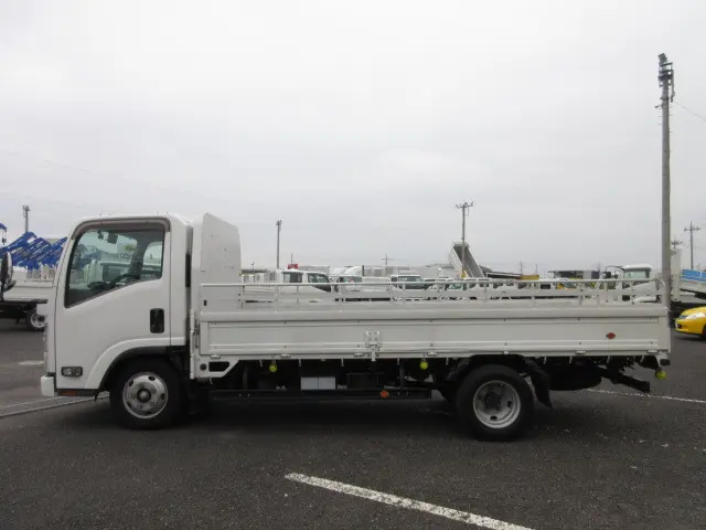 いすゞ エルフ 2RG-NMR88AR(2WD)の写真5