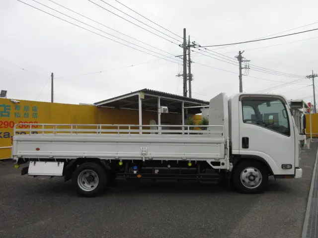 いすゞ エルフ 2RG-NMR88AR(2WD)の写真6