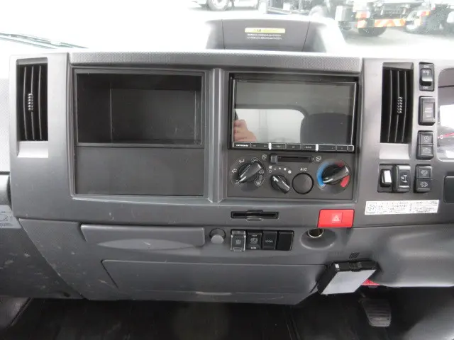 いすゞ エルフ 2RG-NMR88AR(2WD)の写真13