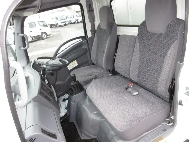 いすゞ エルフ 2RG-NMR88AR(2WD)の写真20