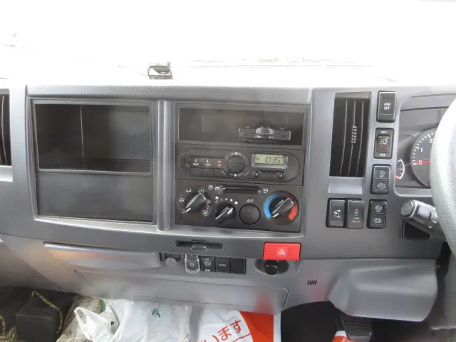 いすゞ エルフ TRG-NLR85AN(2WD)の写真13