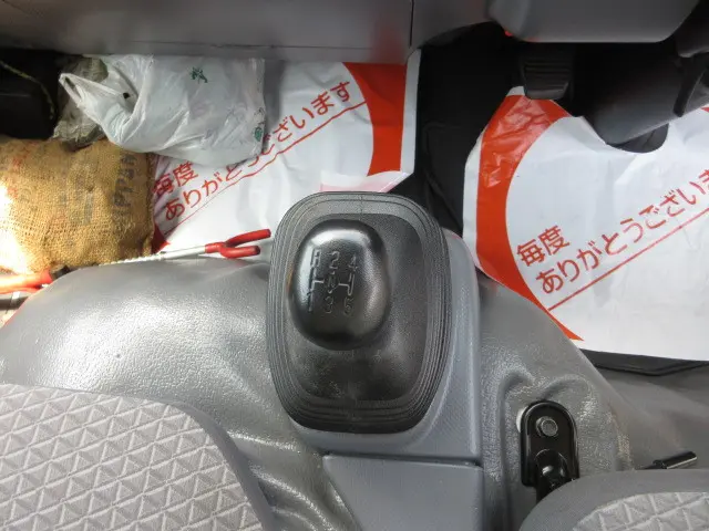いすゞ エルフ TRG-NLR85AN(2WD)の写真15