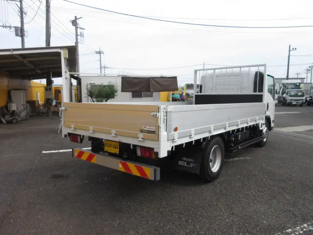 いすゞ エルフ 2RG-NPR88YN(2WD)の写真4