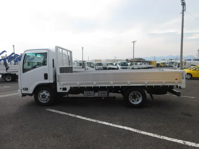 いすゞ エルフ 2RG-NPR88YN(2WD)の写真5