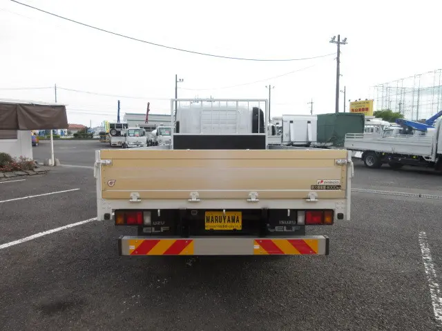 いすゞ エルフ 2RG-NPR88YN(2WD)の写真7