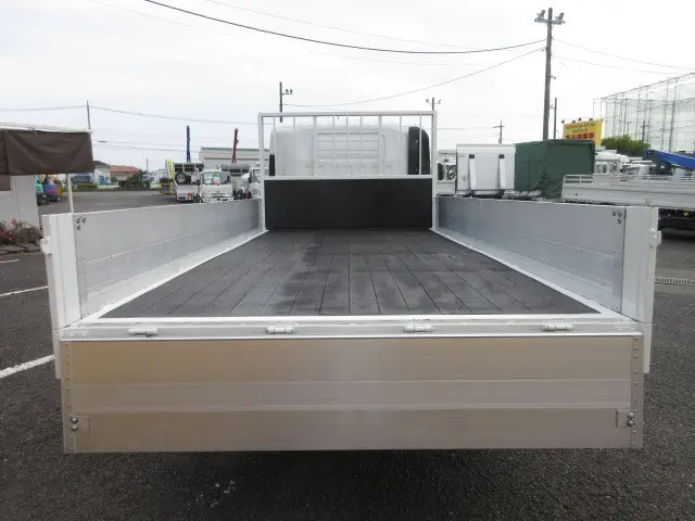 いすゞ エルフ 2RG-NPR88YN(2WD)の写真8