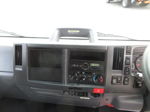 いすゞ エルフ 2RG-NPR88YN(2WD)の写真16