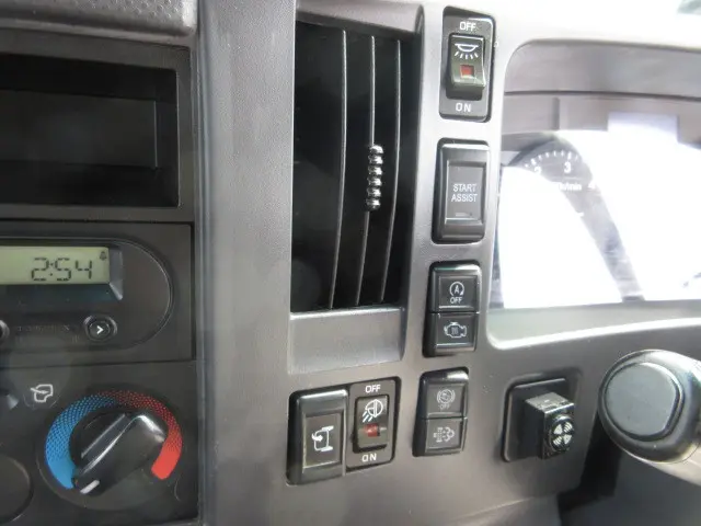 いすゞ エルフ 2RG-NPR88YN(2WD)の写真20