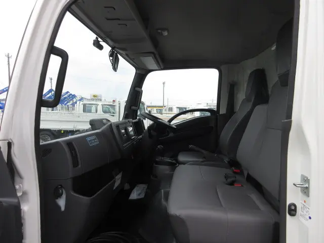 いすゞ エルフ 2RG-NPR88AM(2WD)の写真22